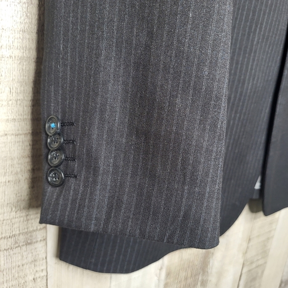 Marc Ecko Gray Pinstripe Blazer. 44L/38W. - Picture 3 of 16